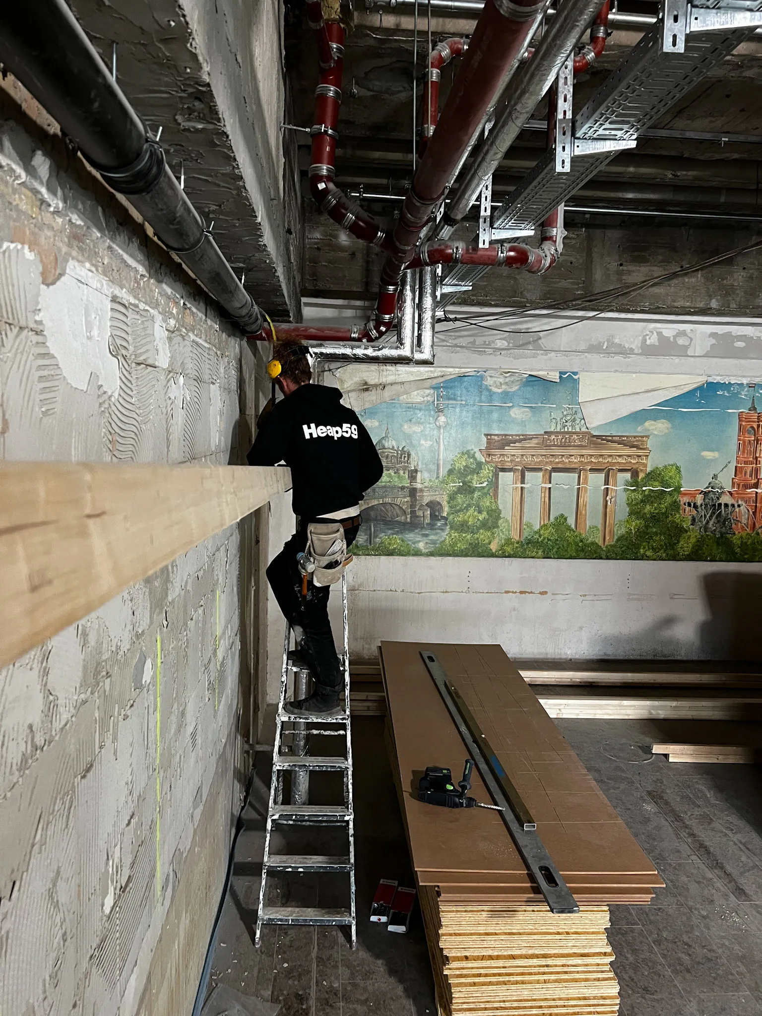 Montage der Wandbekleidung
